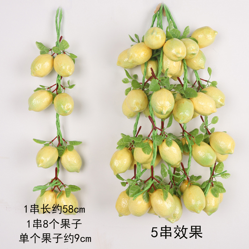 잎이 달린 노란색 레몬 다발