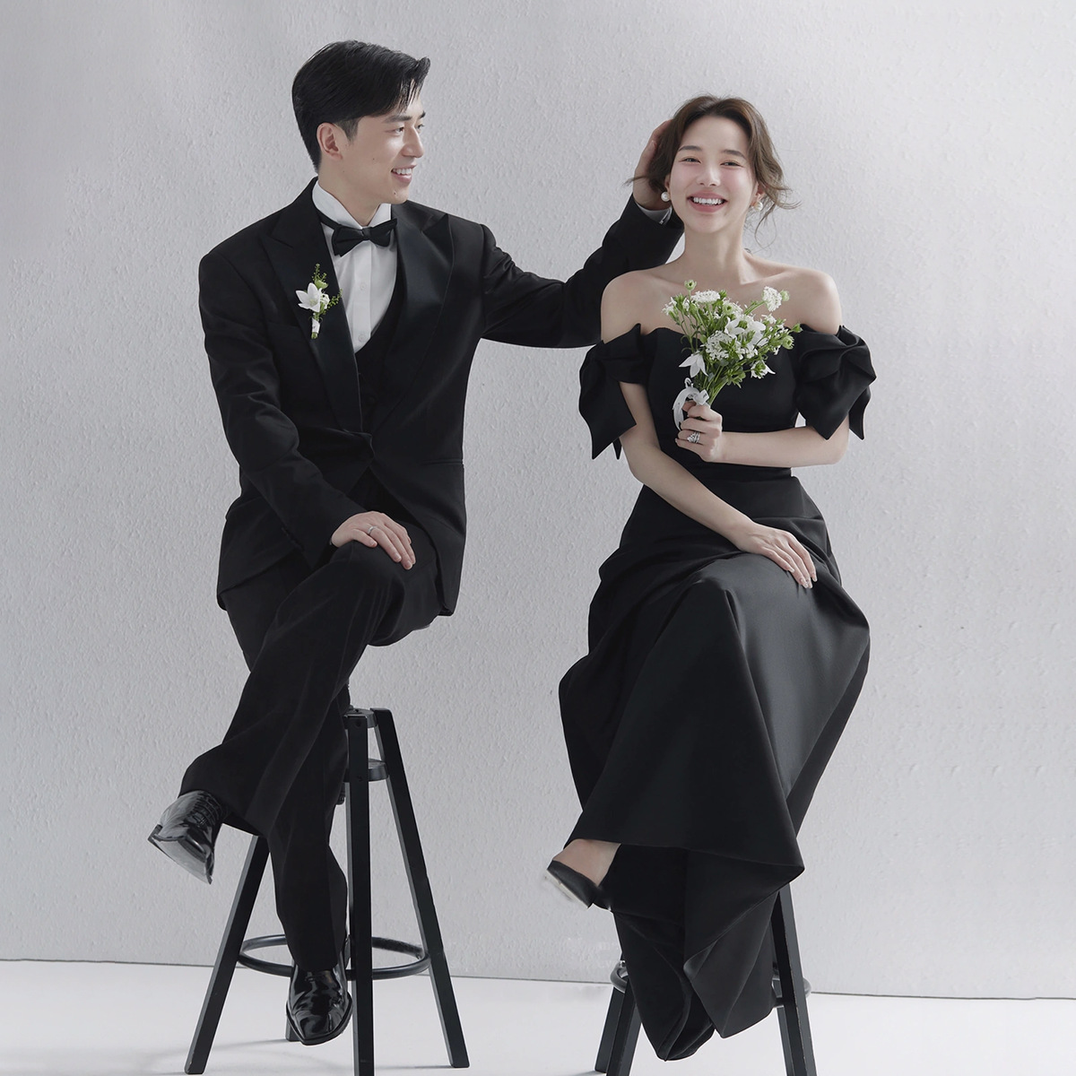 French Light Wedding Black Satin Hepburn Style Studio Theme Couple Photo Bowknot Marriage Registration Small Dress_ecoleips.com