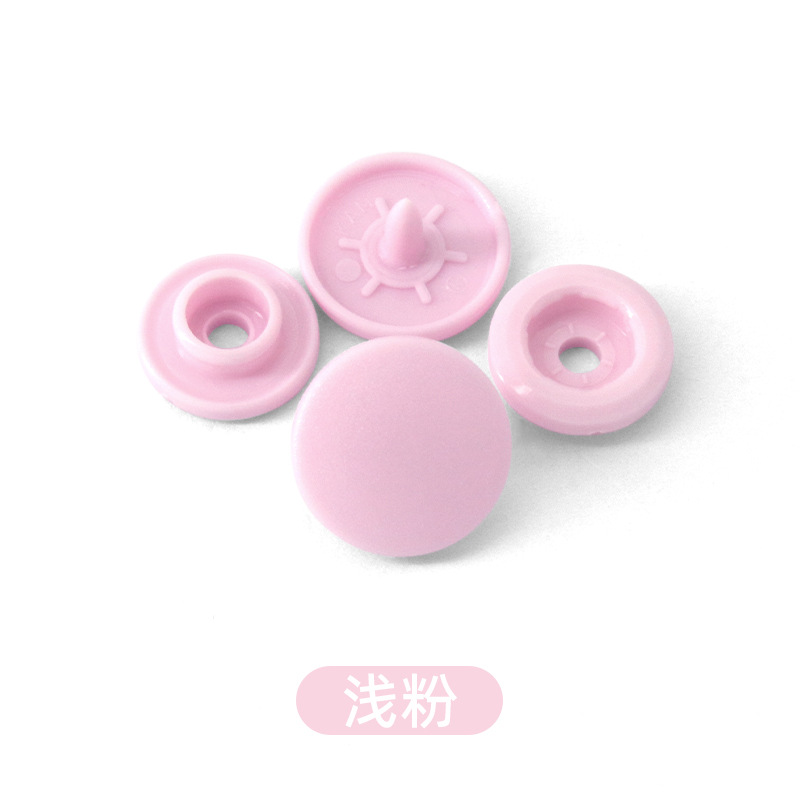 Pequeños lotes de productos de seguridad ambiental no tóxicos roer ropa de bebé de plástico cuatro cierre botones de color botones de ropa de trabajo botones