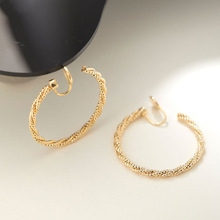 �羳Ť���黨Ȧ���D����P���AŮ�����OӋ�y��AȦ�o�������h���l