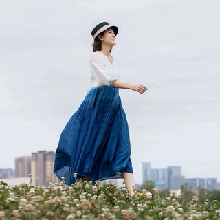 2025新款女装草木染吊染棉渐变蛋糕裙V领休闲大摆连衣裙