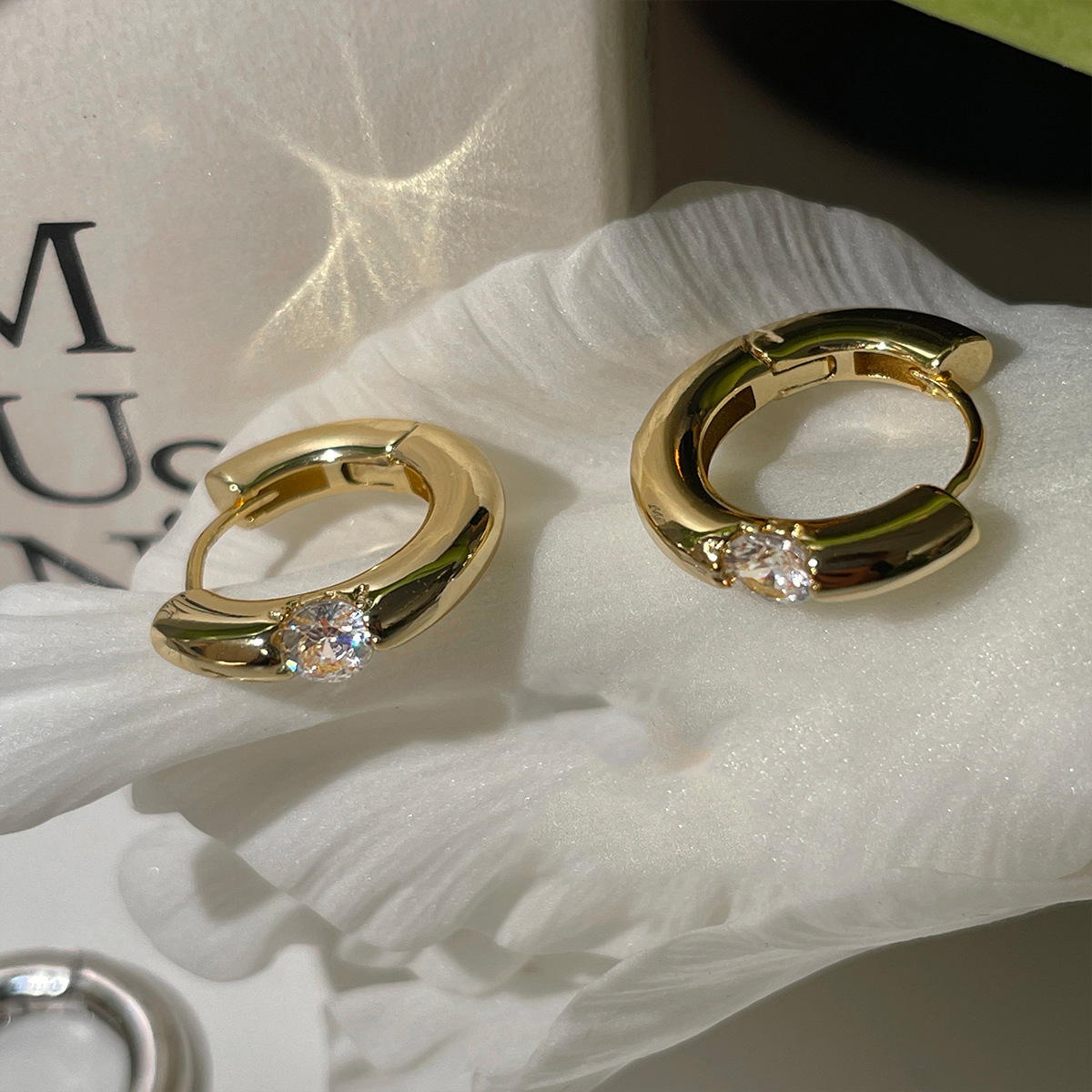 SKU02_金色锆石耳圈一对