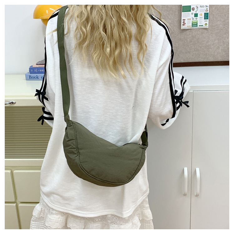 Women's Small Nylon Solid Color Streetwear Sewing Thread Dumpling Shape Zipper Underarm bag 23L display picture 16
