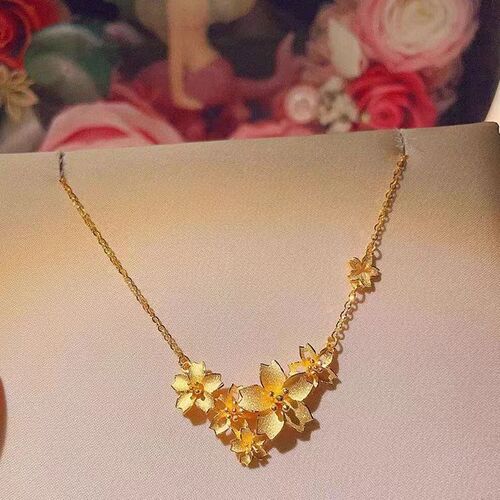 Venus Sand Gold Three-Life Flower Necklace for Women, Solid Gold Chain, Exquisite Blossoms, Versatile Layered Necklace, Elegant Clavicle Chain