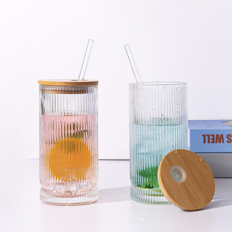 Taza de paja de vidrio vertical con cubierta de bambú taza de bebida fría taza de café doméstica de alto valor de cara en línea taza de jugo de frutas