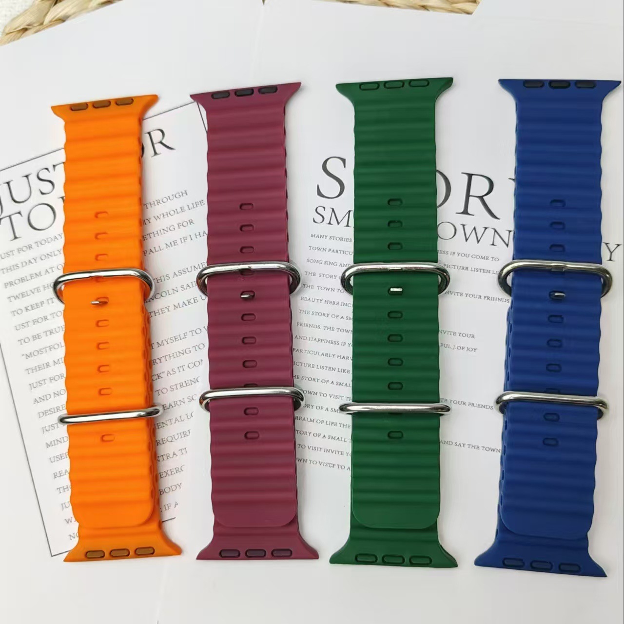Suitable for AppleWatch6/7/8/SE/Ultra Ocean Band monochrome double-buckle silicone band Item Picture