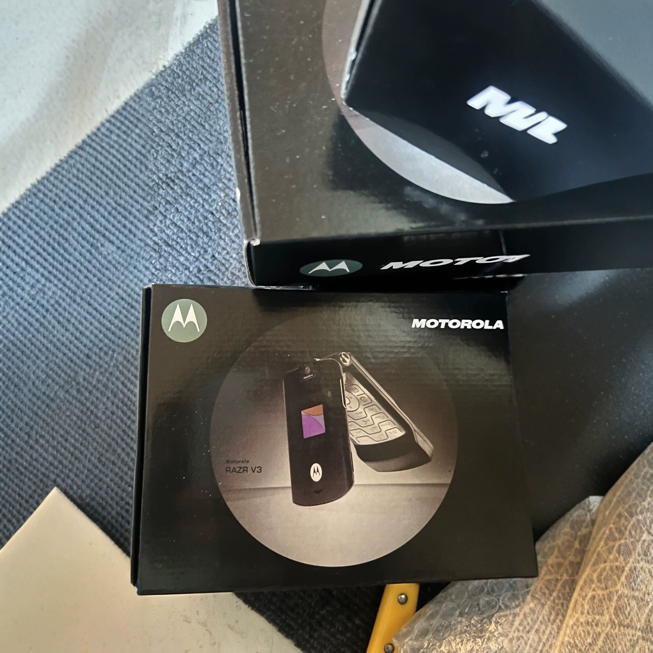 适用于摩托罗拉razr v3手机包装 Motorola razr v3