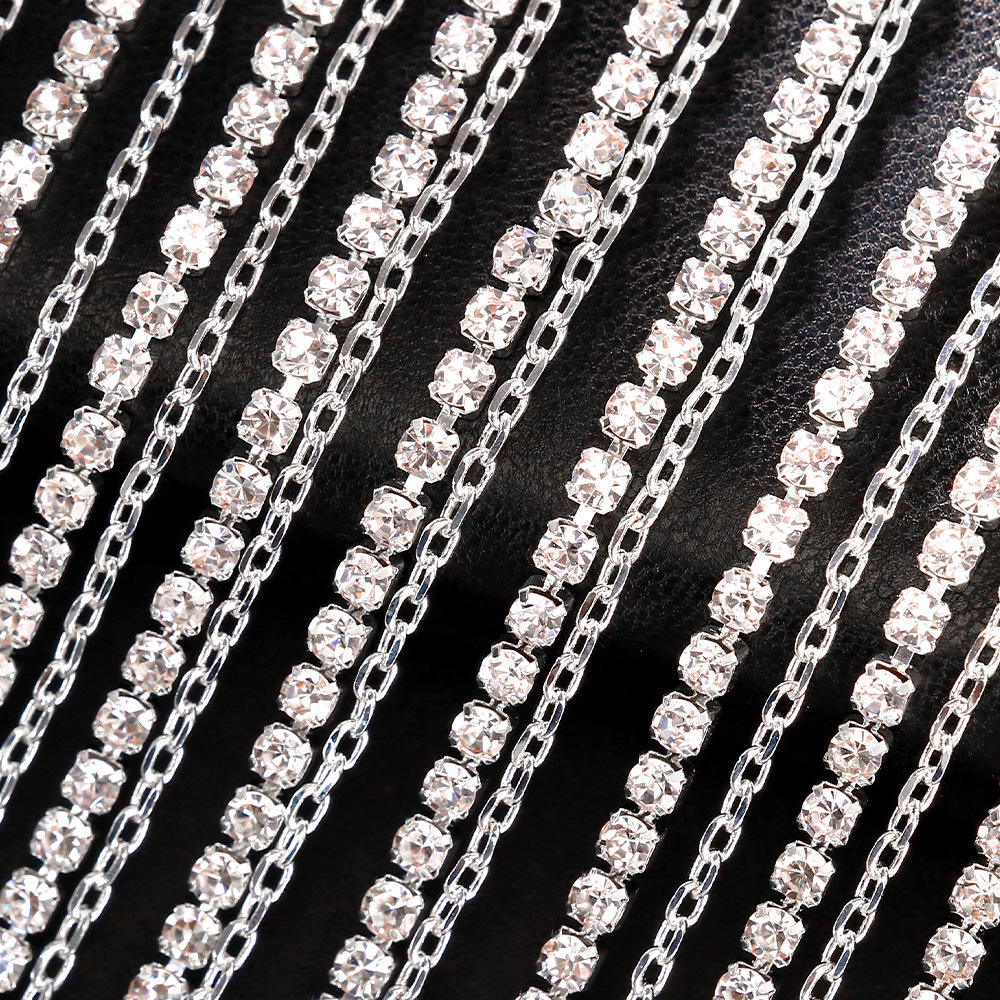 Ventas transfronterizas máscaras de bordas largas máscaras de diamante de Halloween accesorios de espectáculo de escenario máscara femenina