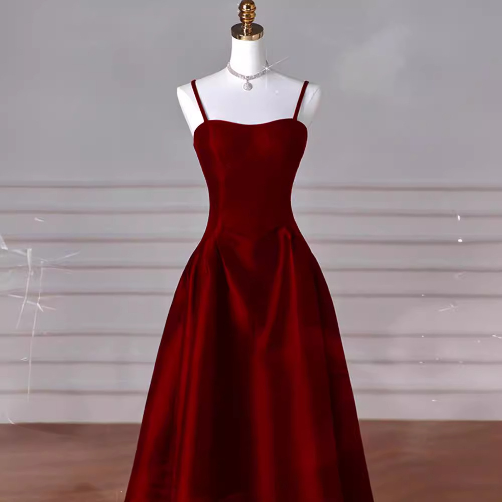 Red Spaghetti Strap Dress for the Bride, 2026 Spring French Style Waist-Cinching Engagement and Homecoming Banquet Cocktail Dress