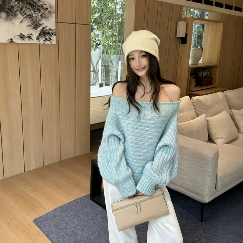 Purely alluring one-shoulder batwing sleeve knit sweater for women, autumn and winter Korean style, casual loose soft and cozy inner top Purely alluring one-shoulder batwing sleeve knit sweater for women, autumn and winter Korean style, casual loose soft and cozy inner top