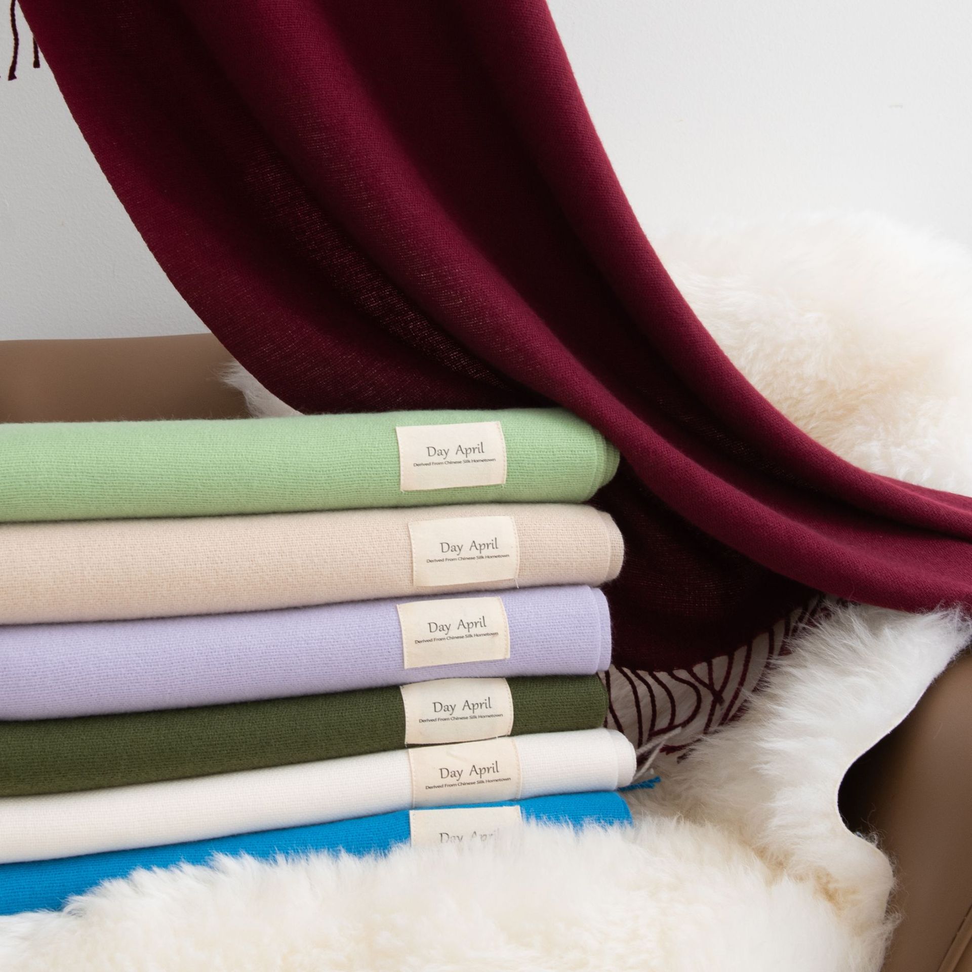 2024 Winter Neuer roter Ankola-Schal für Damen mit luxuriösem grenzüberschreitendem europäischen und amerikanischen Kaschmirschal_voghion.com