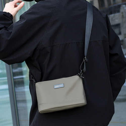 Shoulder bag casual lightweight mobile phone bag large capacity cycling backpack new fashion chest bag men crossbody bag