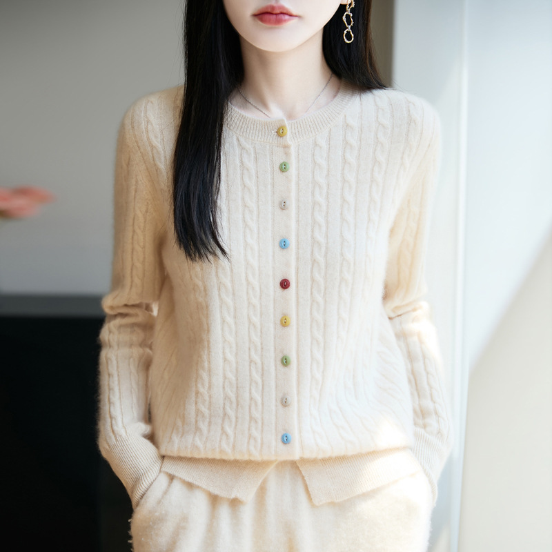 100%纯羊毛2025秋冬新女式宽松圆领扭花彩扣打底上衣针织开衫外套|undefined