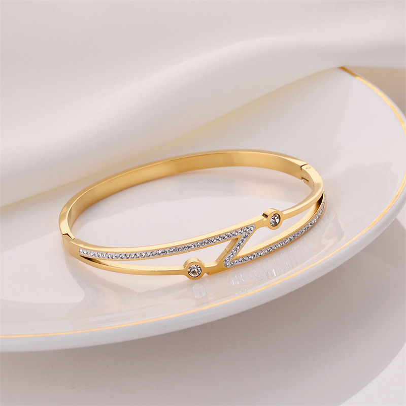 Europa y los Estados Unidos de titanio serie de oro rosa hermoso diamante joyas de brazalete de decoración de chicas accesorios de pulseras fabricantes al por mayor