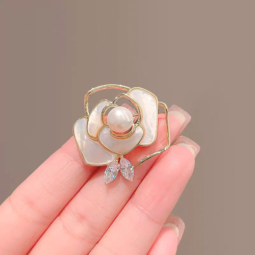 Xiaoxiangfeng new pearl camellia brooch women's high-end design niche temperament corsage anti-exposure pin