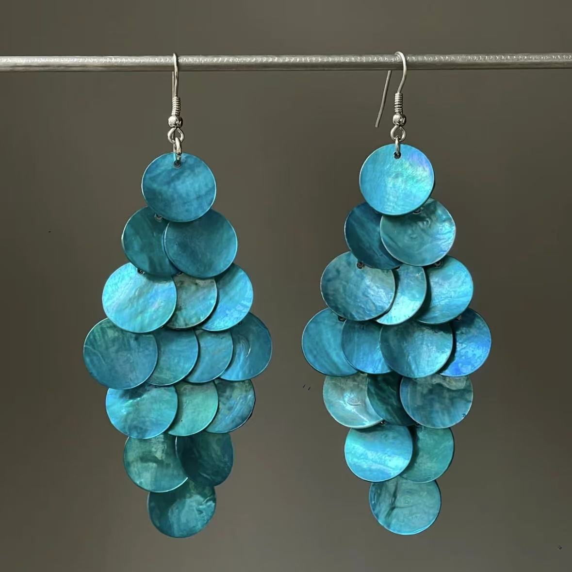 Pendientes de borla de concha geométrica redonda, estilo de vacaciones junto al mar, gancho para la oreja, pendientes de todo fósforo de moda, sentido de clase alta de nicho