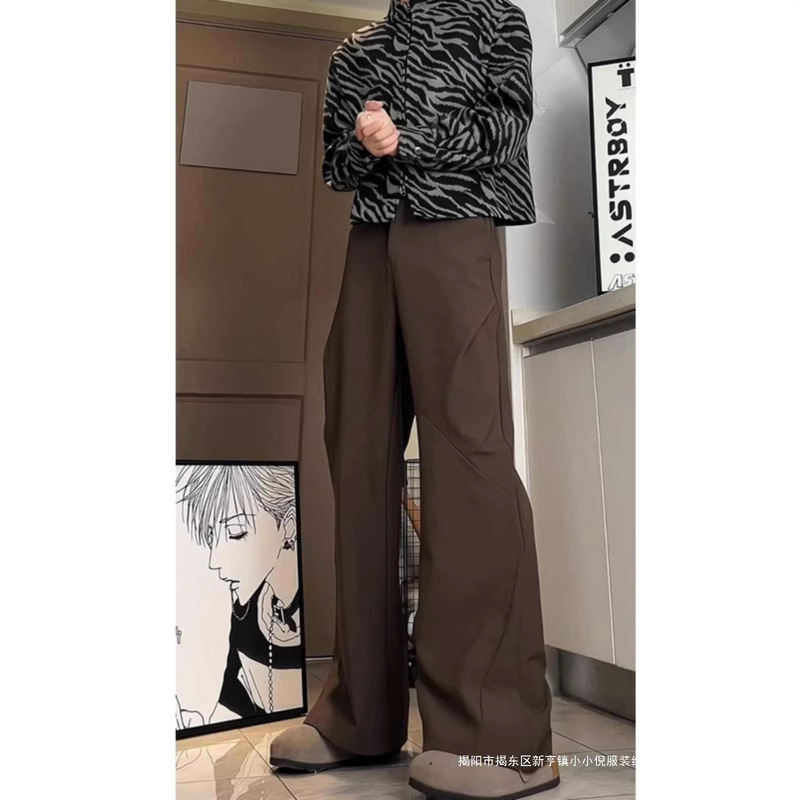 Brown Pleated Trousers with a High-End Drape Feel, Men's Autumn Pants, American High Street Style, Slightly Flared, Curved-Leg Suit Pants Brown Pleated Trousers with a High-End Drape Feel, Men's Autumn Pants, American High Street Style, Slightly Flared, Curved-Leg Suit Pants