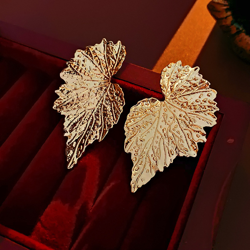 Pendientes de aguja de plata vintage medieval Pendientes de borla geométrica de flores de amor de metal Advanced Retro Advanced Heavy Industries