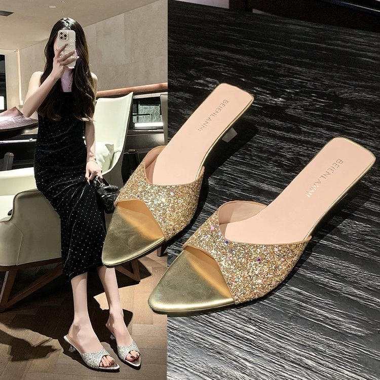 Блестящие туфли на высоком каблуке для женщин, модная верхняя одежда, новый стиль лета 2025, универсальные туфли-мюли с острым носком на шпильке.