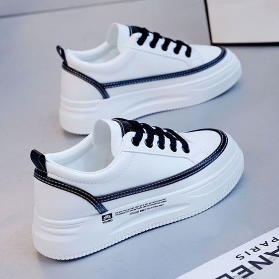 Versión coreana de las zapatillas de deporte de diseño de nicho de ocio para estudiantes, de moda 2024, nuevo estilo Harajuku, estilo de Hong Kong, zapatillas de deporte de fondo plano para mujer