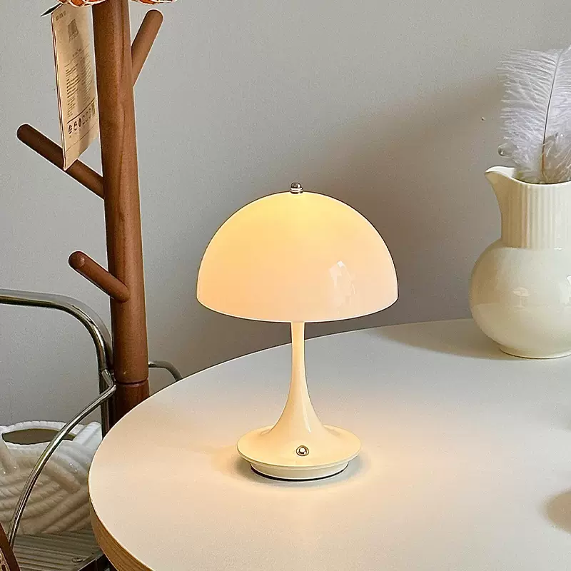 丹麦复古创意台灯高级感卧室床头灯奶油风主卧蘑菇氛围充电小夜灯
