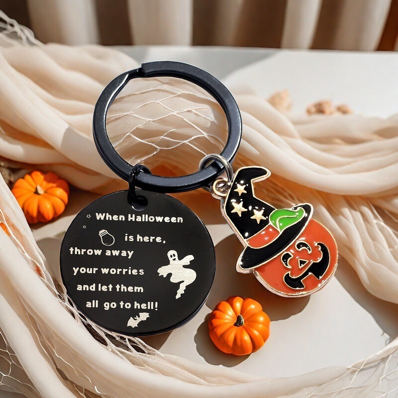 国境を越えて人気のある趣味のかぼちゃのアクセサリーがハロウィーンのキーホルダーを飾っています。|undefined