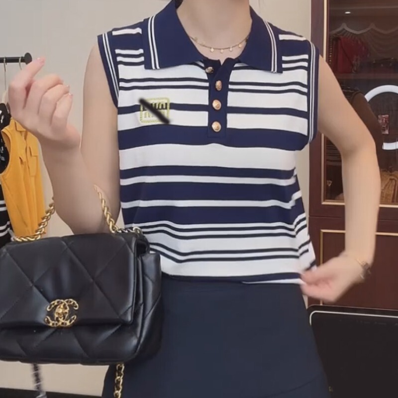 Striped Polo Collar Sleeveless Knitted Vest for Women Summer 2025 New Korean Design Elegant Age-Reducing Top