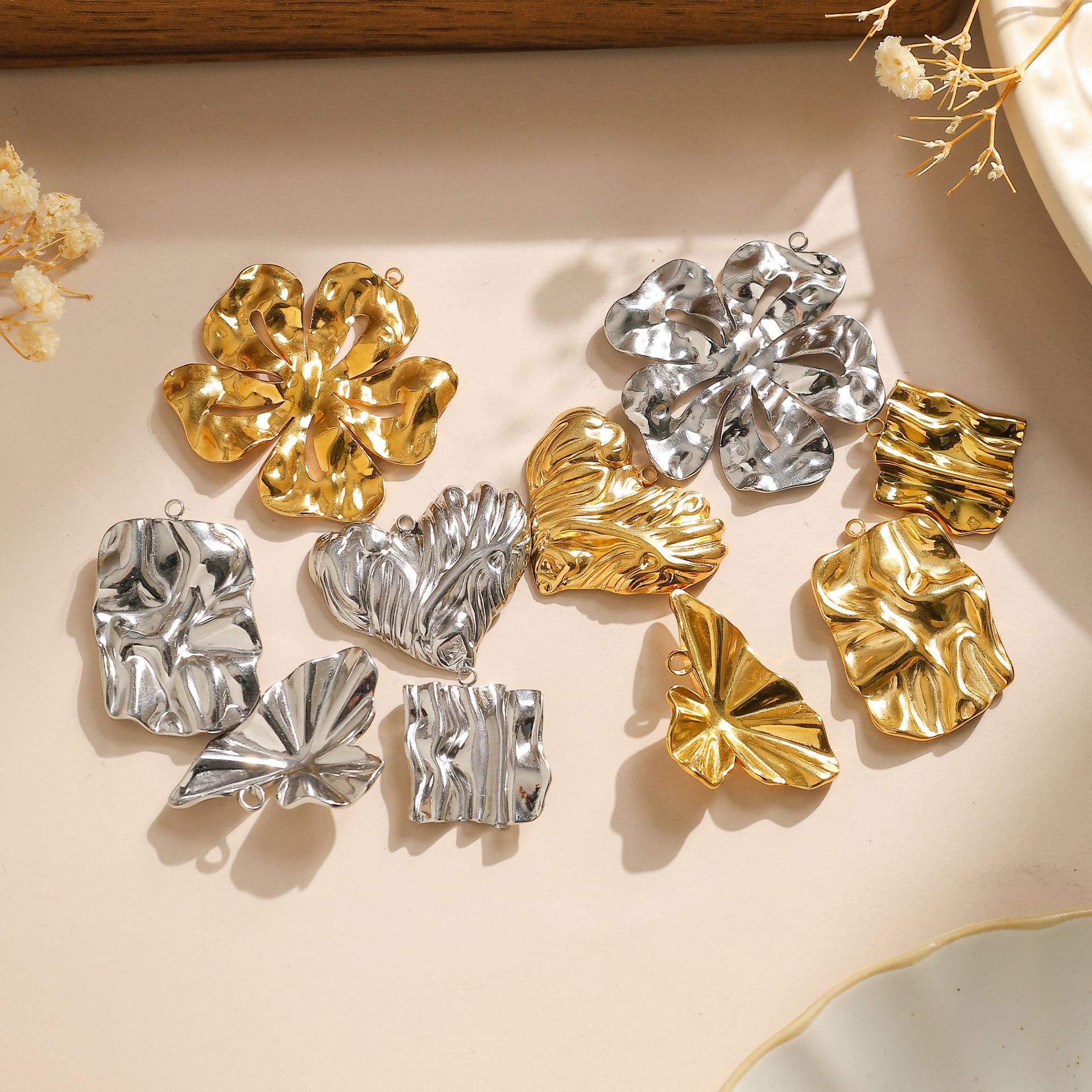 304 Stainless Steel Material 1 Piece 304 Stainless Steel Heart Shape Flower Pendant