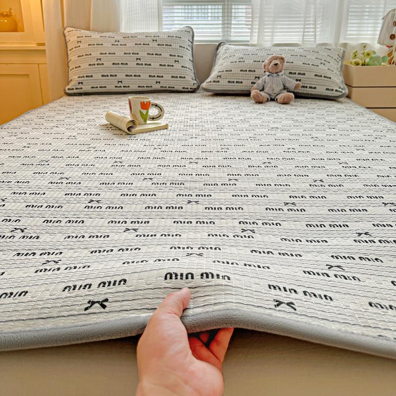 2026 New Double-Layer Gauze Milk Velvet Mattress Topper Cloud-Like Quilted Bed Sheet Soft Mattress - Autumn and Winter Model - Link