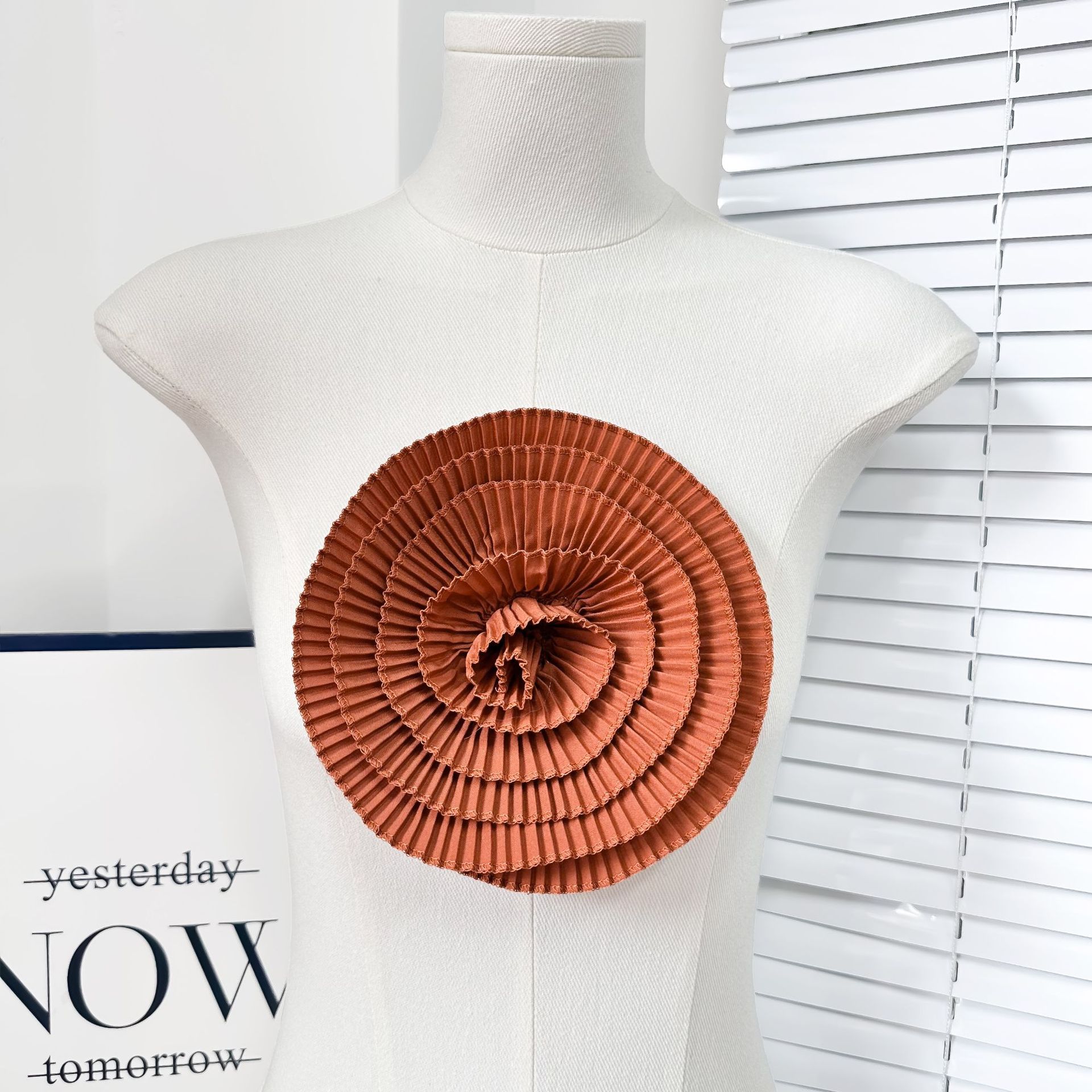 7313 브라운 + 핀