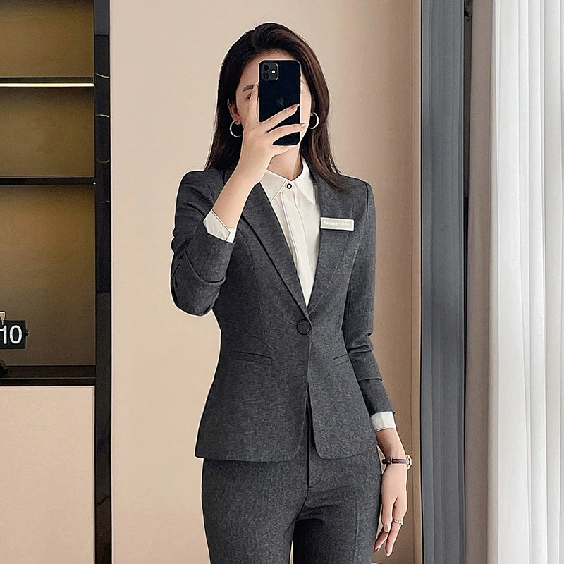 Модный демисезонный классический пиджак-костюм, яркий запоминающийся стиль, приталенный