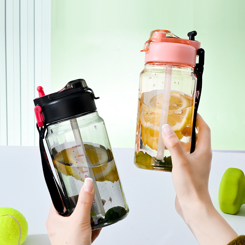 Nueva taza de paja de verano de doble capacidad, taza de agua deportiva para estudiantes de sexo masculino, taza portátil de moda de color