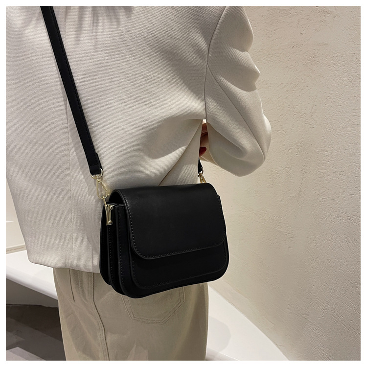 Fashion Simple Solid Color One-shoulder Messenger Square Bag Wholesale Nihaojewelry display picture 11