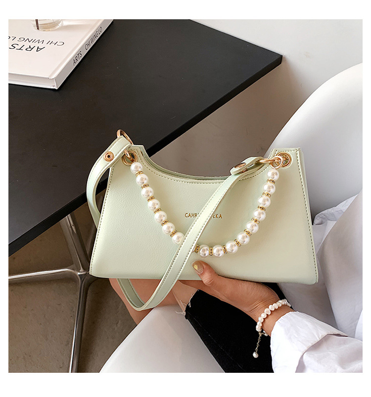 Fashion Large Pearl Handle One-shoulder Underarm Bag display picture 8