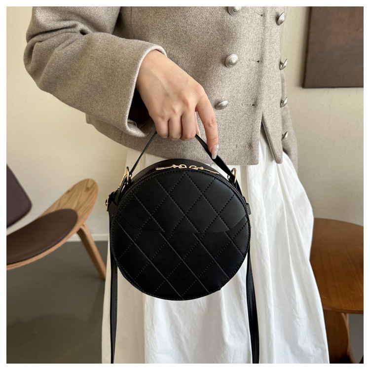 Femmes Petit Faux Cuir Couleur Unie De Base Couvercle Rabattable Cercle Sac display picture 6