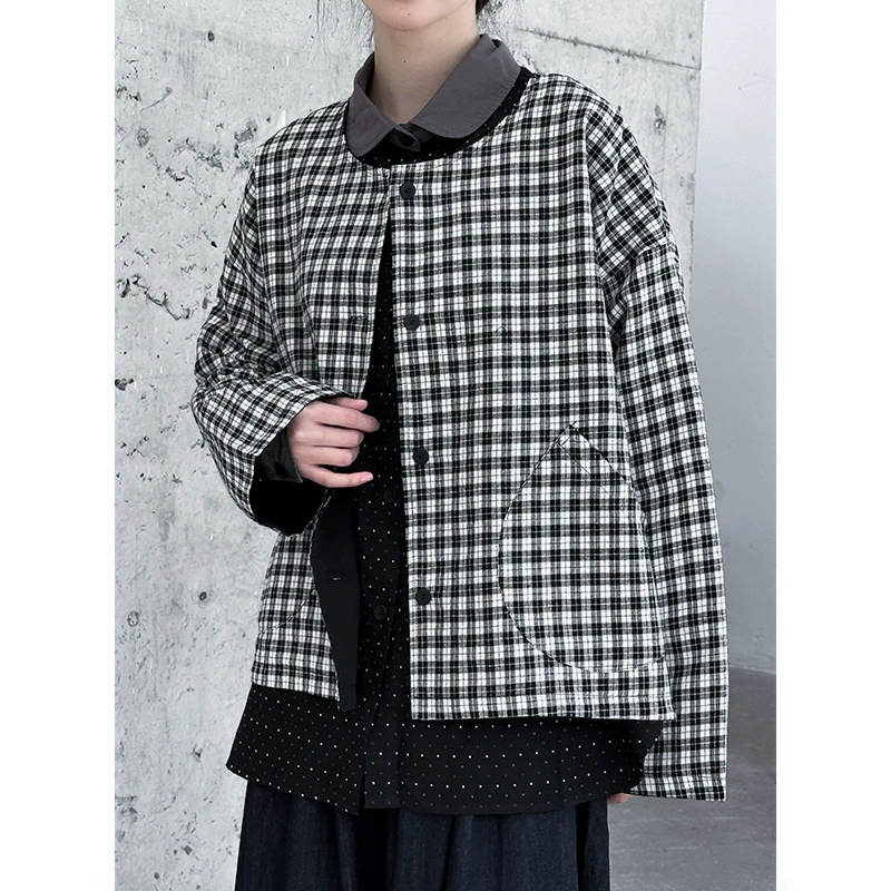 Black thin demi-season quilted cotton-down jacket with round collar, oversized fit, average size