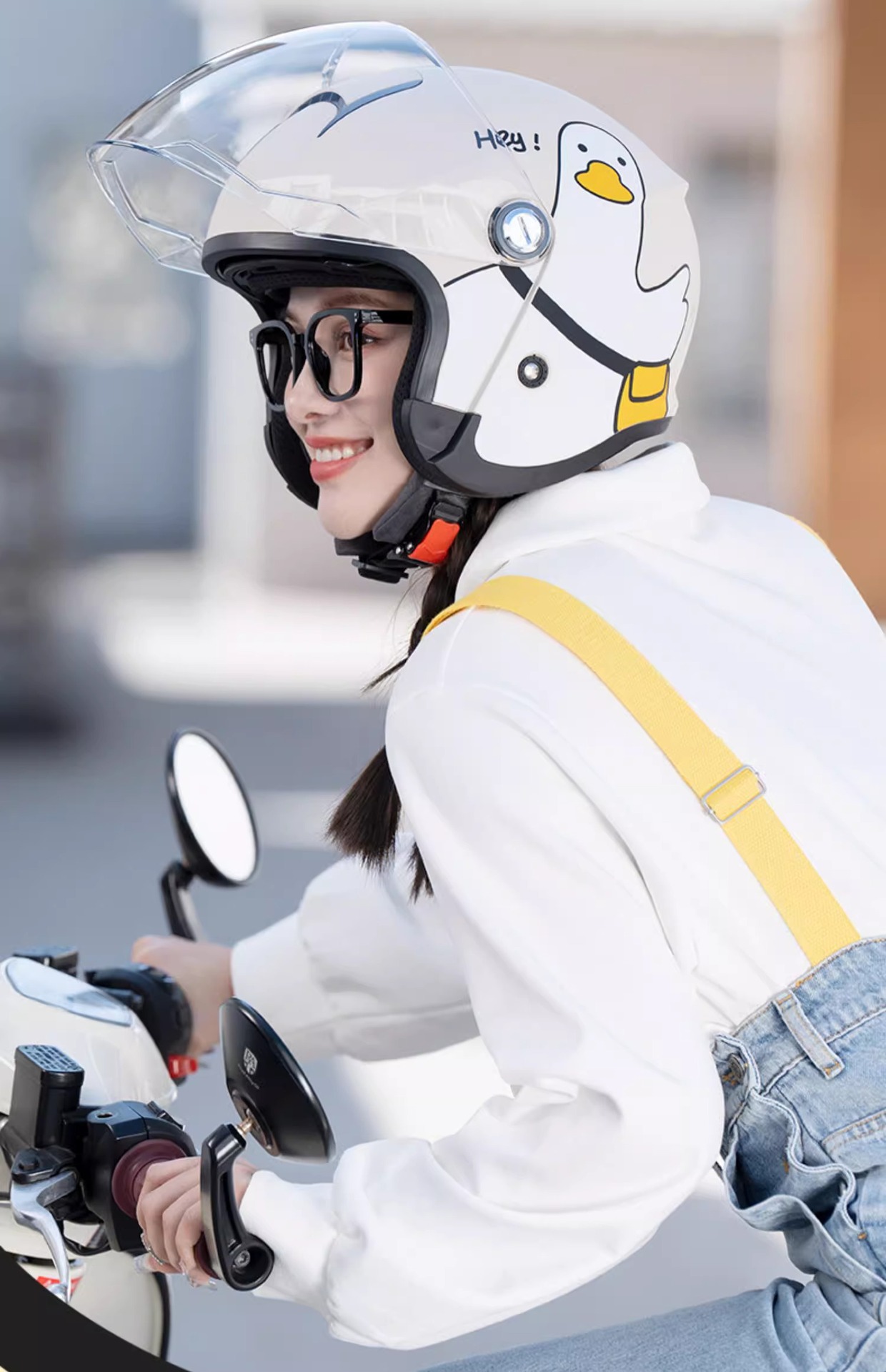 Two Little Bees New National Standard Motorcycle Electric Vehicle Helmets for Men and Women, Winter Fleece-Lined Warm Full-Face Helmets for Electric Bikes, Wholesale