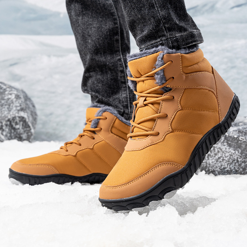 Nuevos zapatos de algodón cálidos en invierno, zapatos casuales al aire libre, zapatos deportivos de cinco dedos y botas de nieve engrosadas de terciopelo para parejas masculinas