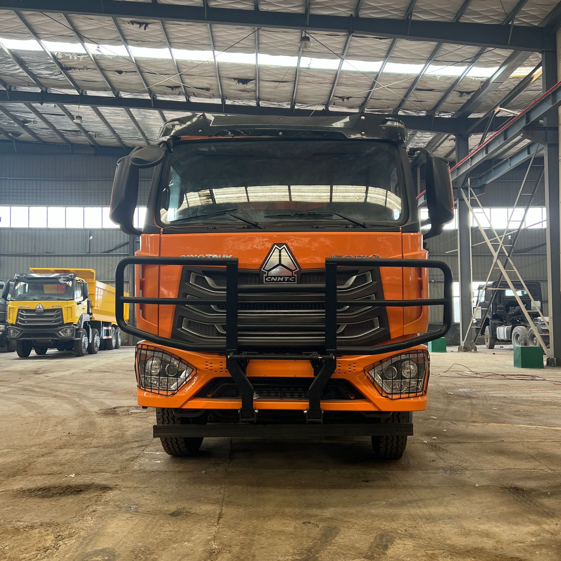 Exported to Africa and Central Asia, Sinotruk HOWO NX371 rear-tipping dump truck, construction transport vehicle
