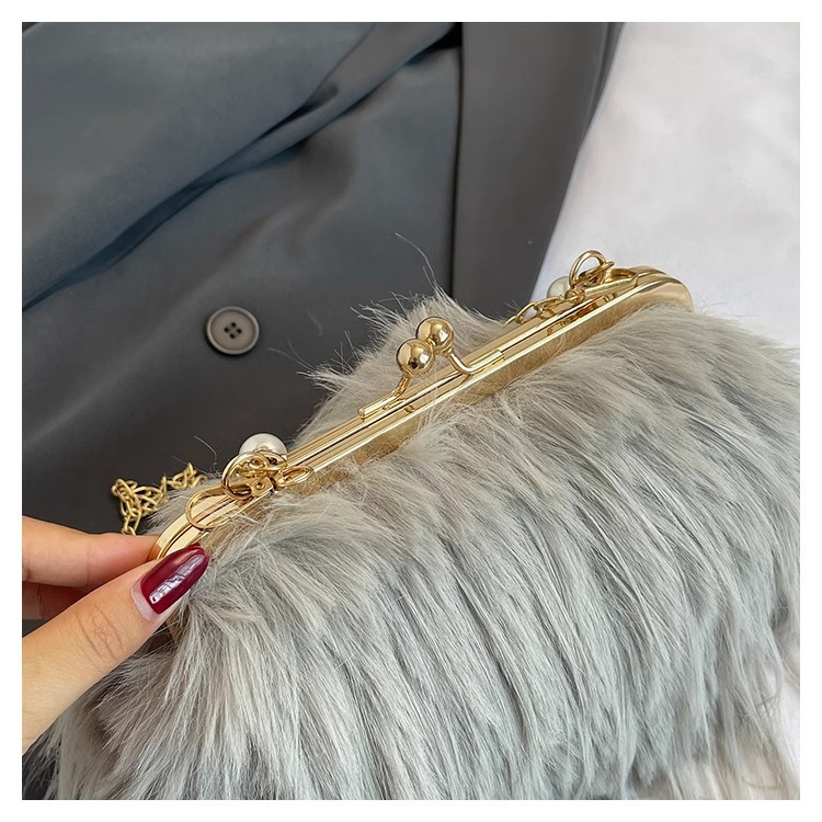Women's Exquisite furry plush bag messenger bag autumn and winter plush bag pearl chain handbag_voghion.com