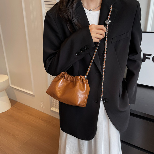 This year's popular bags for women  new niche design chain shoulder crossbody bag simple and versatile bucket bag