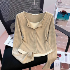 偽の2つの長袖tシャツの女性の春と秋の2024の新型のデザイン感の小さい大衆の独特なシックな修身の短い上着
