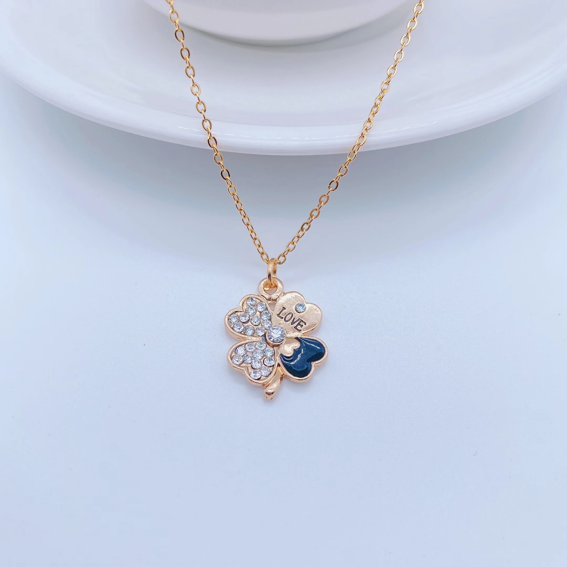 Fashion 18k Gold Plating Four-leaf Clover Pendant Titanium Steel Necklace display picture 4