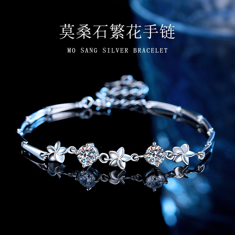 D Color Moissanite S925 Sterling Silver Four-Leaf Clover Bracelet for Women Korean Stylish Simple Lucky Bracelet Fashion Hand Jewelry D Color Moissanite S925 Sterling Silver Four-Leaf Clover Bracelet for Women Korean Stylish Simple Lucky Bracelet Fashion Hand Jewelry