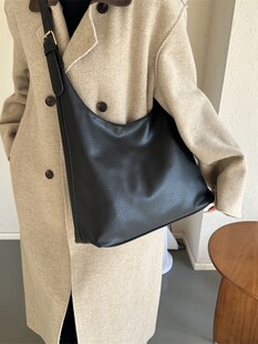 Retro capacious shoulder bag, elegant fashionable universal one-shoulder bag