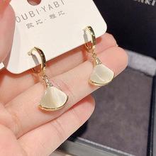 ؈ʯɫζŮСOӋ߼Еrоºs԰ٴ