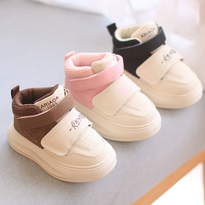 Детская спортивная обувь 2024 весна и осень новый стиль мальчик повседневная маленькая высокая обувь для девочек мягкая подошва маленькая белая обувь