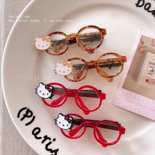 �tɫ���R��ͨkitty�l�AŮ�߼���߅�A��߅������l����A�l���^�