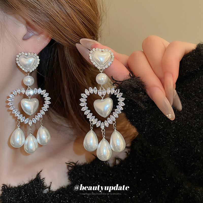 Pendientes de gota de agua de amor de diamantes llenos de perlas artificiales de aguja de plata Pendientes exquisitos y hermosos Pendientes dulces de estilo princesa