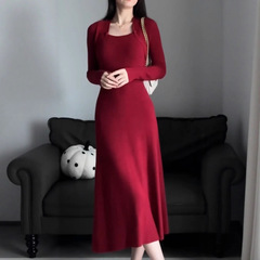 【现货】极简针织连衣裙2025秋冬新款气质修身法式方领内搭毛衣裙